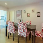 Lägenhet Ldapartments - Spacious Haven W/lift&garage