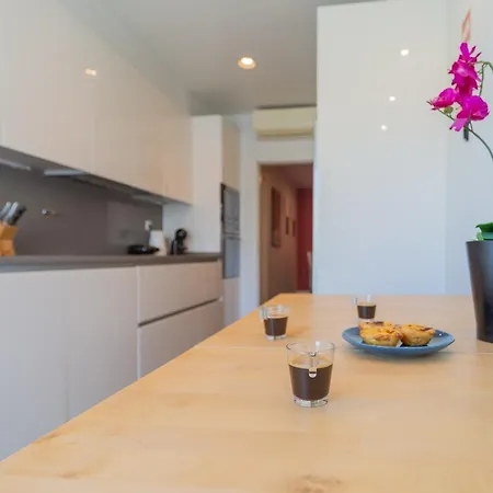 Ldapartments - Spacious Haven W/lift&garage *