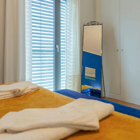 Ldapartments - Spacious Haven W/lift&garage