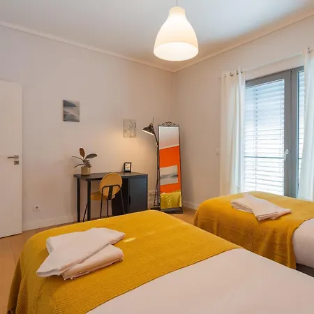 Ldapartments - Spacious Haven W/lift&garage *