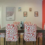 Ldapartments - Spacious Haven W/lift&garage